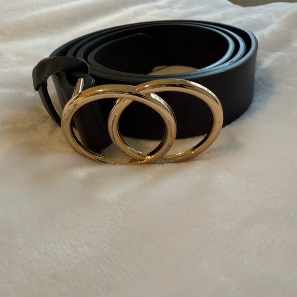 Classic Black Belt with Gold Loop Buckle – Good Condition - Picture 2 of 6